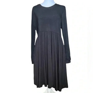 Agnes and Dora T-Shirt Dress with Pockets Color is Black Size Large